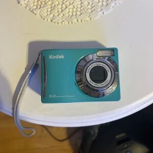 Kodak 8.2 MP Digital Camera in Teal
